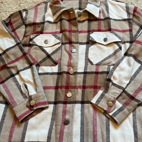 shacket - Picture 2 of 5